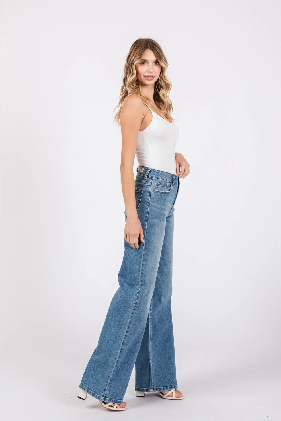 Gia Almost Rigid Slouchy Wide Leg Jean Medium - Image 4
